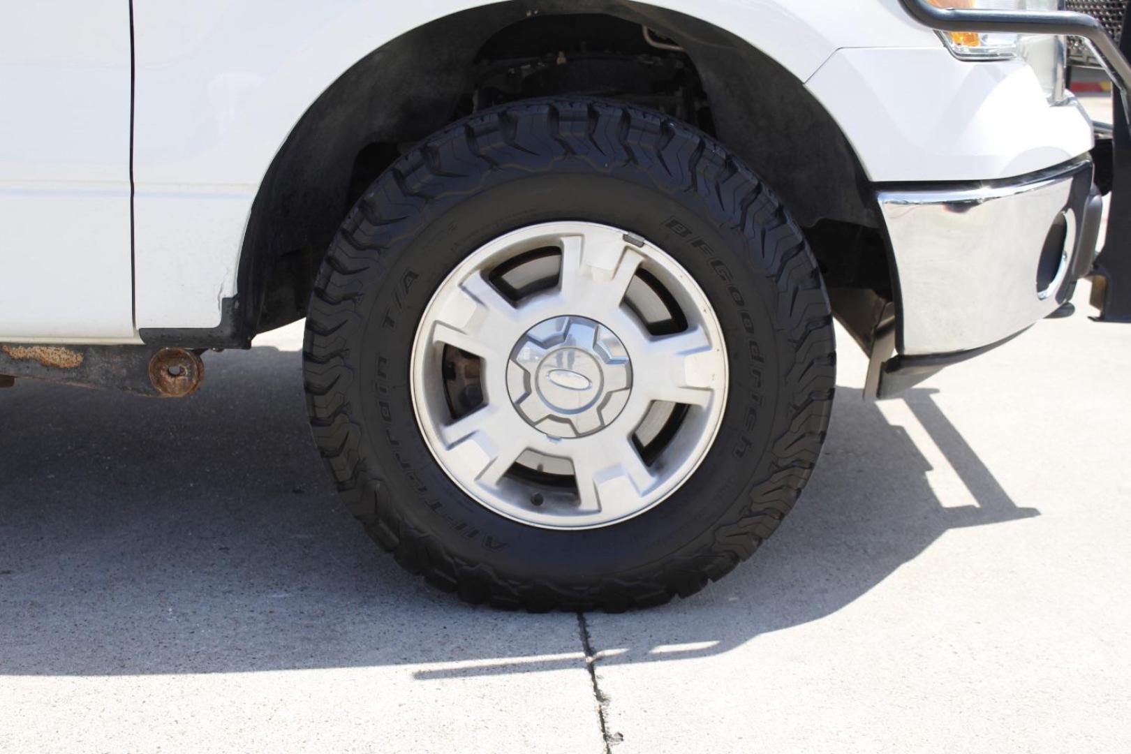 2012 White Ford F-150 XLT (1FTFX1EF0CF) with an 5.0L engine, located at 2401 E Main St., Grand Prairie, TX, 75050, (972) 262-4440, 32.748981, -96.969643 - Photo#9