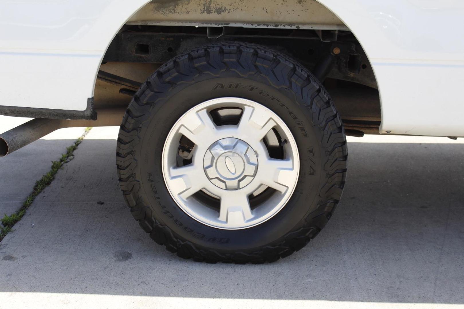 2012 White Ford F-150 XLT (1FTFX1EF0CF) with an 5.0L engine, located at 2401 E Main St., Grand Prairie, TX, 75050, (972) 262-4440, 32.748981, -96.969643 - Photo#10