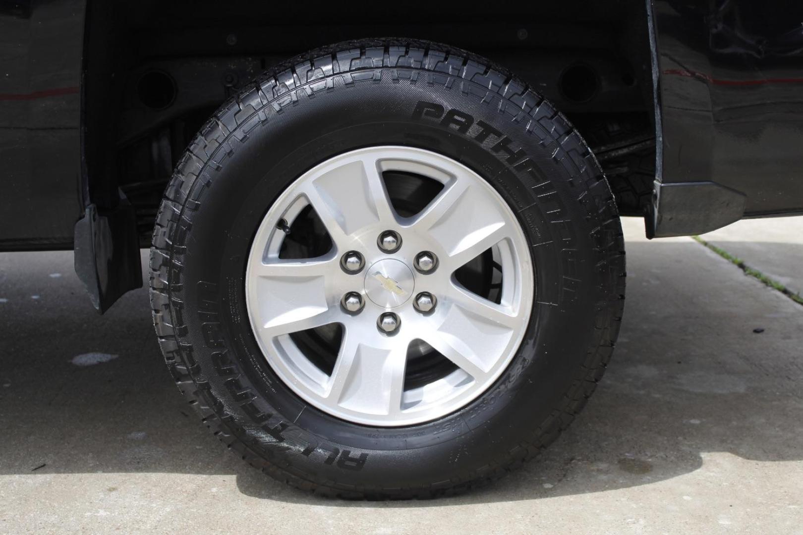 2016 Black Chevrolet Silverado 1500 1LT (1GCVKREH9GZ) with an EcoTec3 4.3L V-6 gasoline direct injection engine, located at 2401 E Main St., Grand Prairie, TX, 75050, (972) 262-4440, 32.748981, -96.969643 - Photo#4