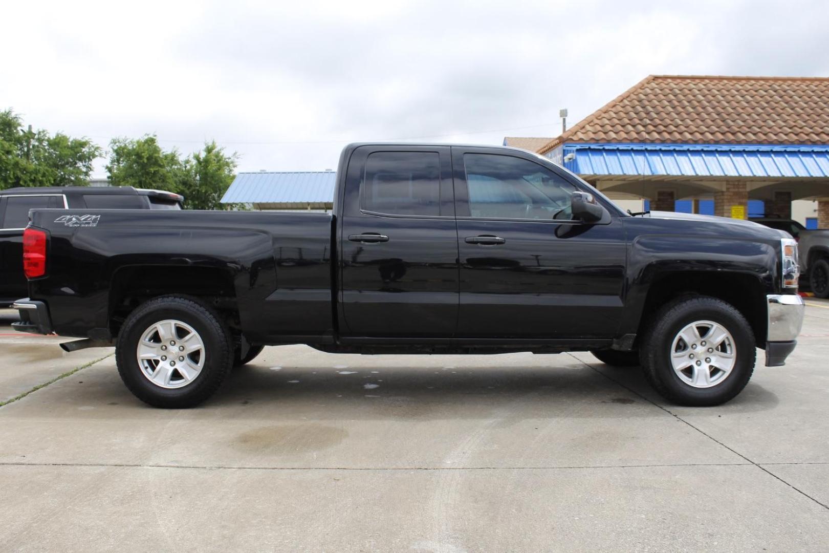 2016 Black Chevrolet Silverado 1500 1LT (1GCVKREH9GZ) with an EcoTec3 4.3L V-6 gasoline direct injection engine, located at 2401 E Main St., Grand Prairie, TX, 75050, (972) 262-4440, 32.748981, -96.969643 - Photo#8