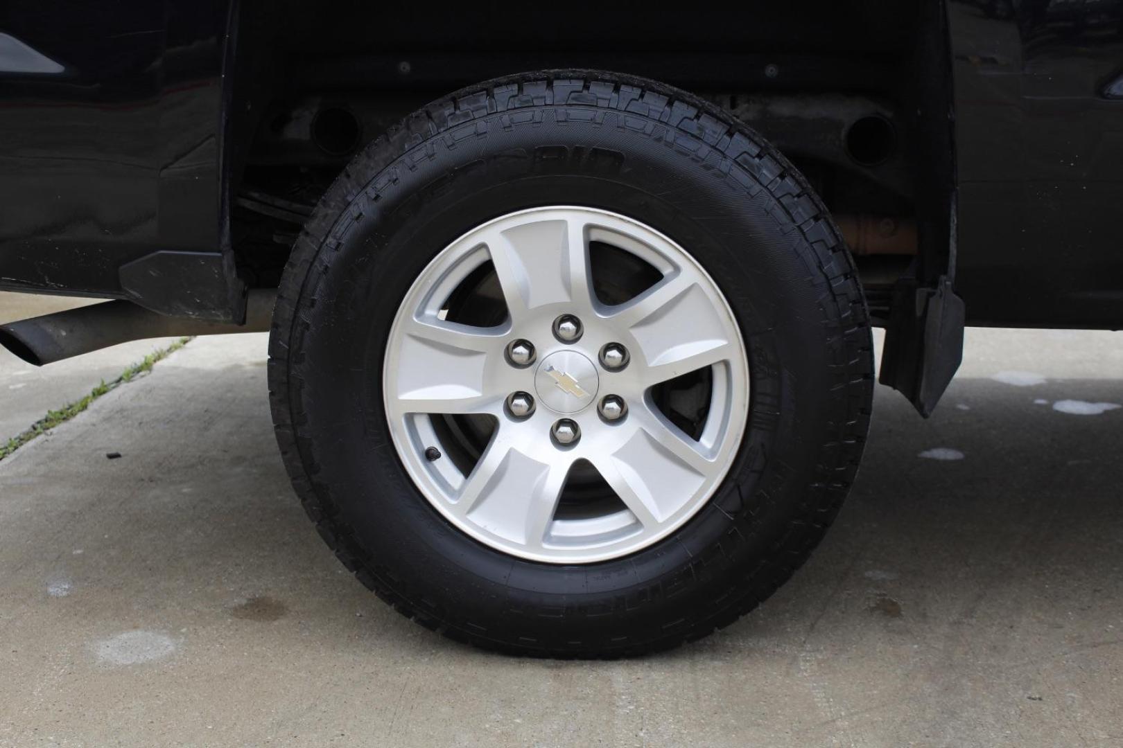2016 Black Chevrolet Silverado 1500 1LT (1GCVKREH9GZ) with an EcoTec3 4.3L V-6 gasoline direct injection engine, located at 2401 E Main St., Grand Prairie, TX, 75050, (972) 262-4440, 32.748981, -96.969643 - Photo#10
