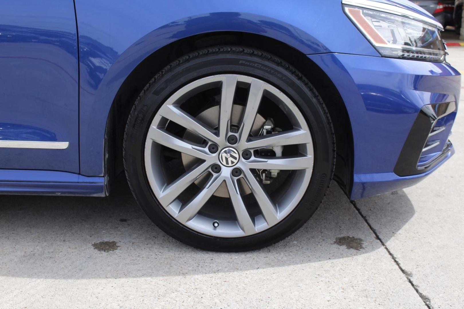 2016 Blue Volkswagen Passat 1.8T R-Line (1VWAT7A38GC) with an 1.8L I-4 gasoline direct injection engine, located at 2401 E Main St., Grand Prairie, TX, 75050, (972) 262-4440, 32.748981, -96.969643 - Photo#10