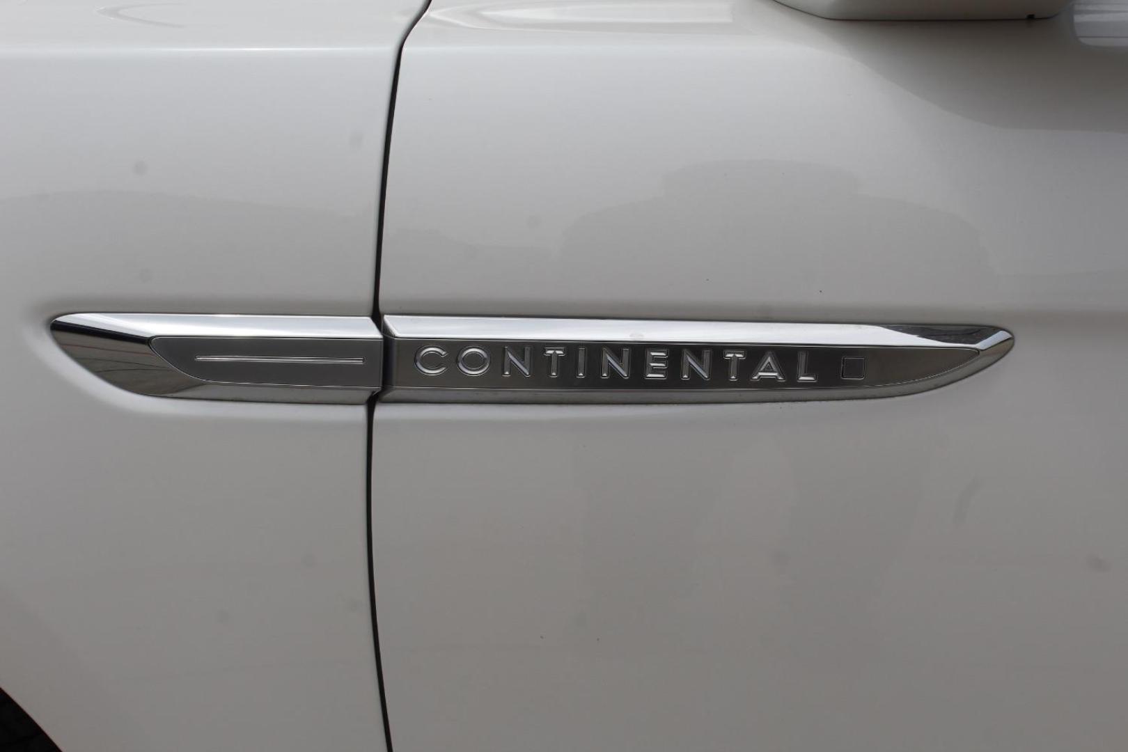 2018 White Lincoln Continental Reserve (1LN6L9RP3J5) with an EcoBoost 2.7L V-6 gasoline direct injection engine, located at 2401 E Main St., Grand Prairie, TX, 75050, (972) 262-4440, 32.748981, -96.969643 - Photo#2