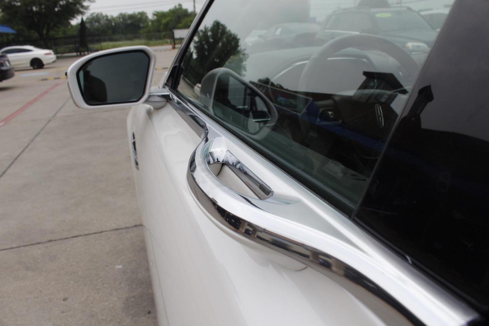2018 White Lincoln Continental Reserve (1LN6L9RP3J5) with an EcoBoost 2.7L V-6 gasoline direct injection engine, located at 2401 E Main St., Grand Prairie, TX, 75050, (972) 262-4440, 32.748981, -96.969643 - Photo#4