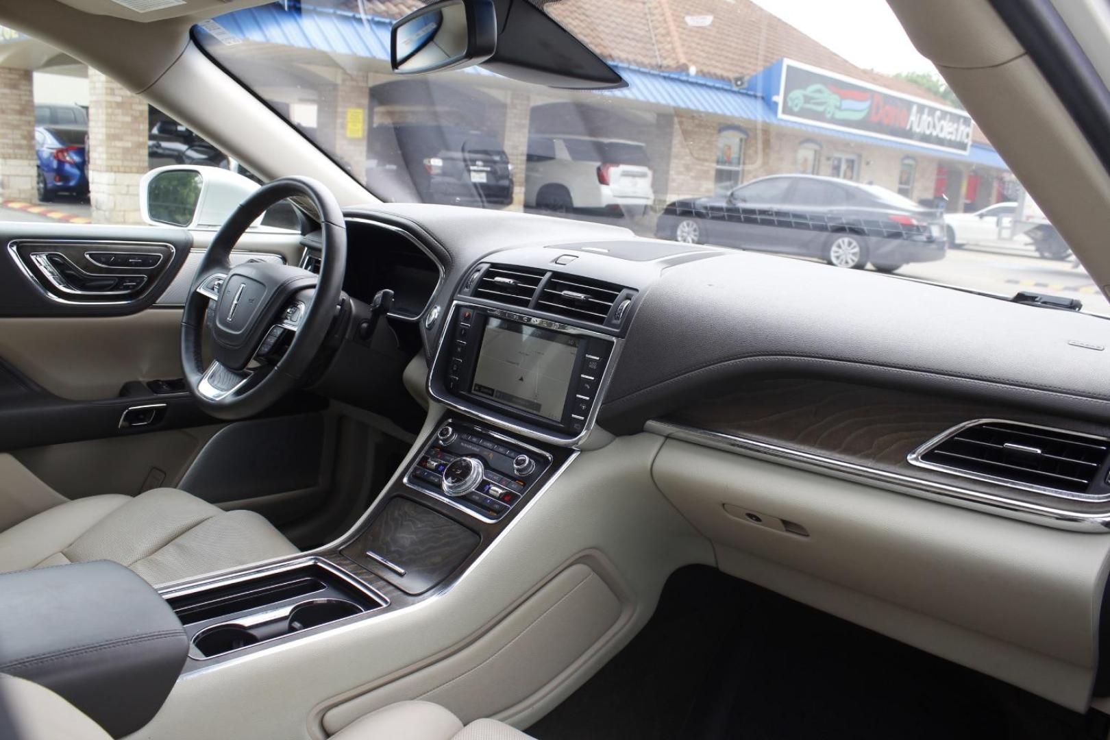 2018 White Lincoln Continental Reserve (1LN6L9RP3J5) with an EcoBoost 2.7L V-6 gasoline direct injection engine, located at 2401 E Main St., Grand Prairie, TX, 75050, (972) 262-4440, 32.748981, -96.969643 - Photo#14