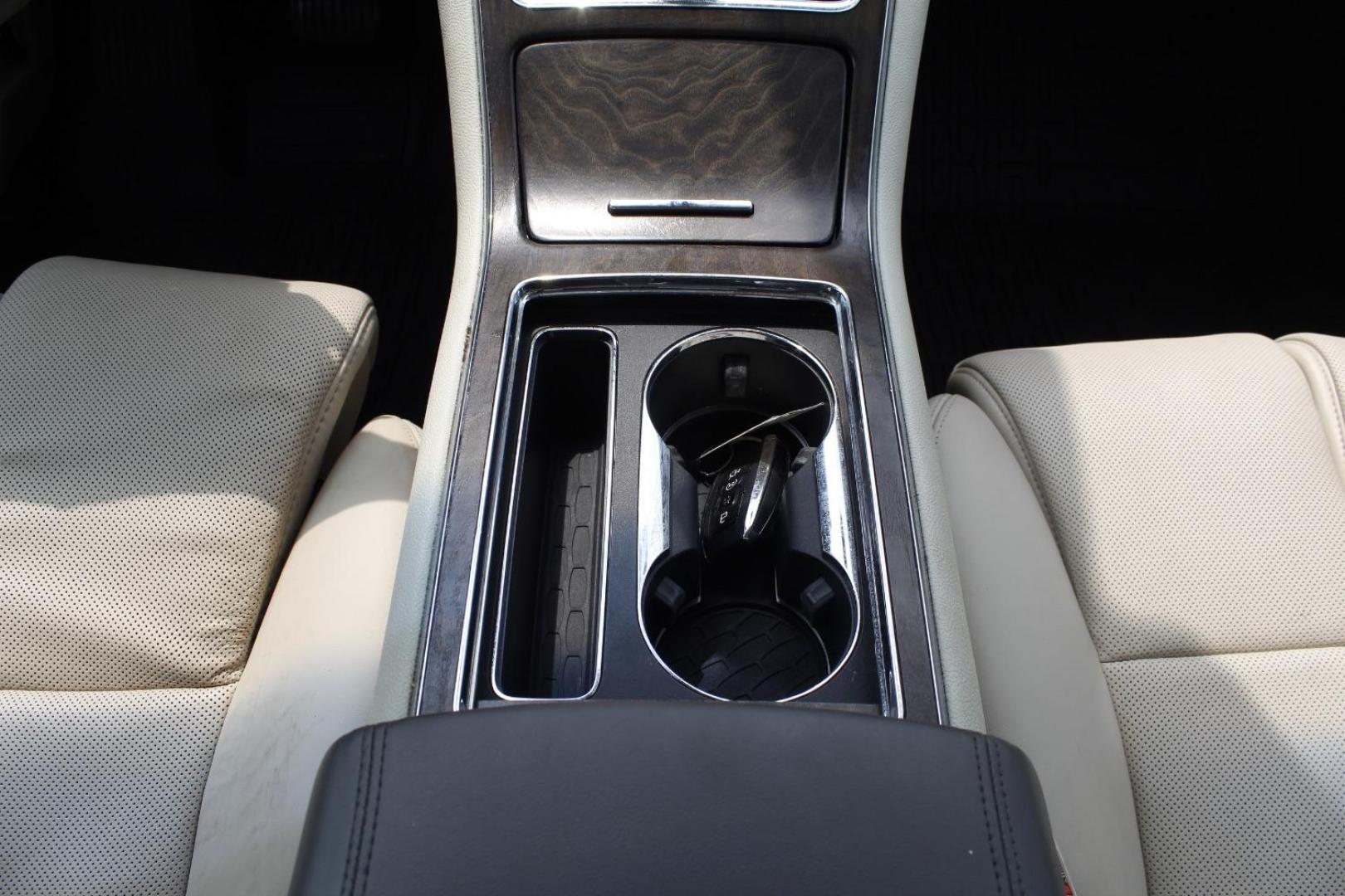 2018 White Lincoln Continental Reserve (1LN6L9RP3J5) with an EcoBoost 2.7L V-6 gasoline direct injection engine, located at 2401 E Main St., Grand Prairie, TX, 75050, (972) 262-4440, 32.748981, -96.969643 - Photo#19