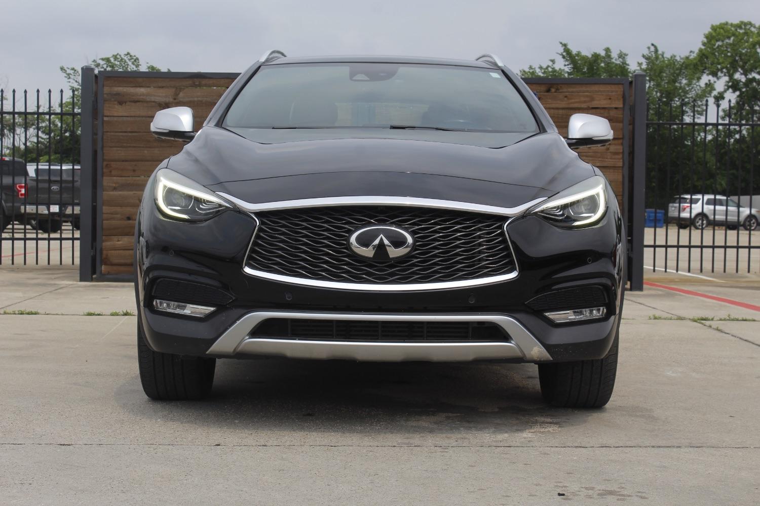 photo of 2017 INFINITI QX30 Premium