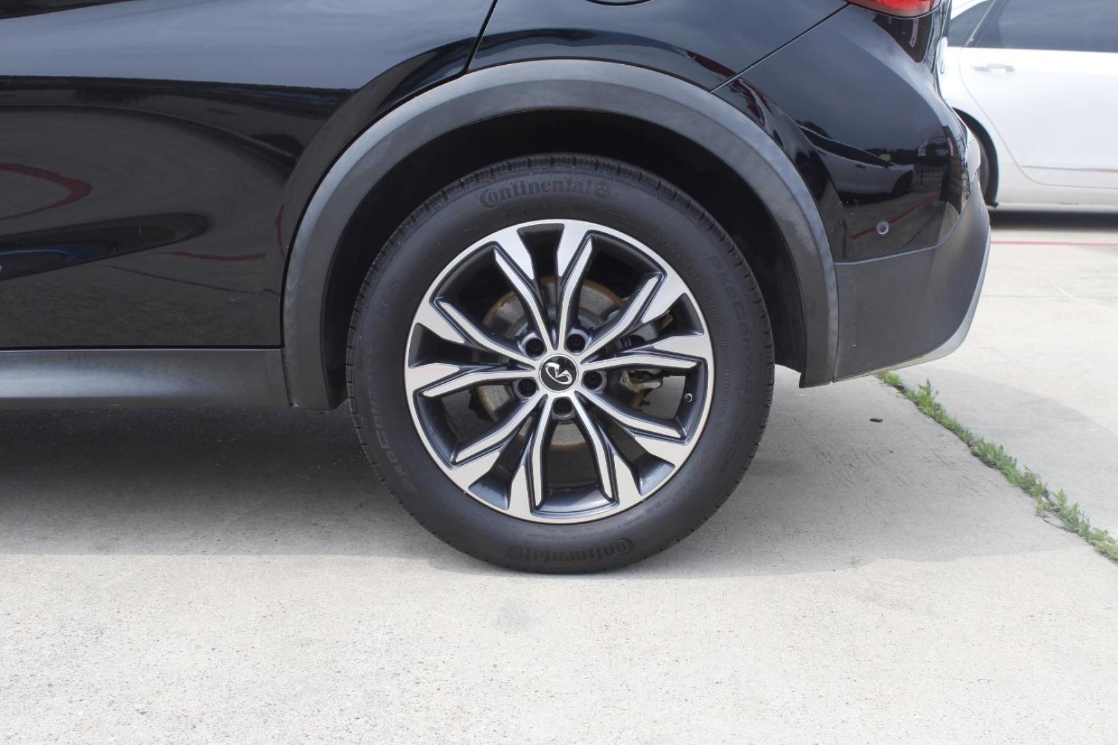 2017 Black INFINITI QX30 Premium (SJKCH5CR7HA) with an 2L I-4 gasoline direct injection engine, located at 2401 E Main St., Grand Prairie, TX, 75050, (972) 262-4440, 32.748981, -96.969643 - Photo#4