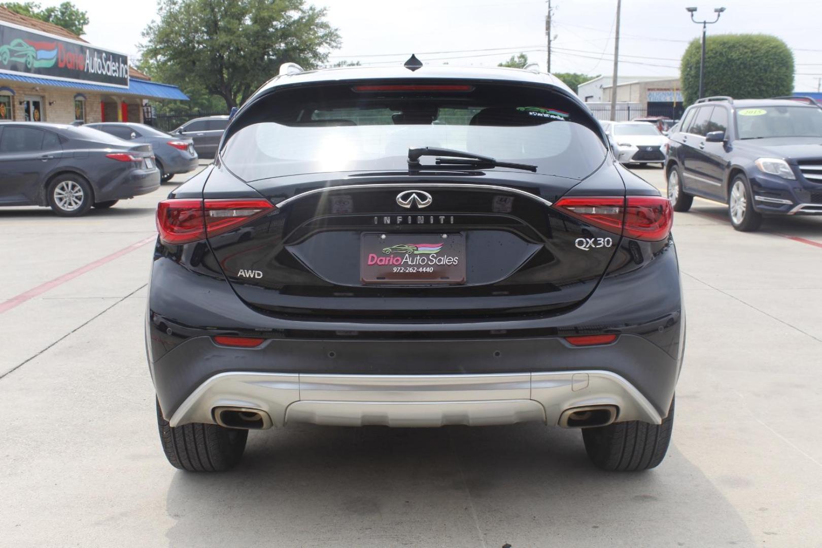 2017 Black INFINITI QX30 Premium (SJKCH5CR7HA) with an 2L I-4 gasoline direct injection engine, located at 2401 E Main St., Grand Prairie, TX, 75050, (972) 262-4440, 32.748981, -96.969643 - Photo#5