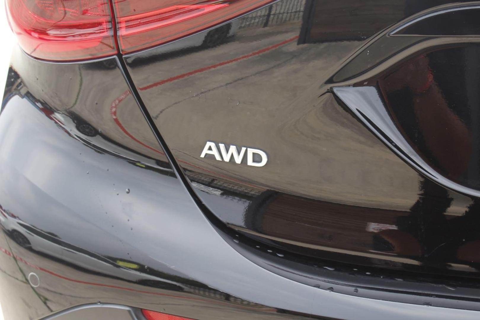 2017 Black INFINITI QX30 Premium (SJKCH5CR7HA) with an 2L I-4 gasoline direct injection engine, located at 2401 E Main St., Grand Prairie, TX, 75050, (972) 262-4440, 32.748981, -96.969643 - Photo#6