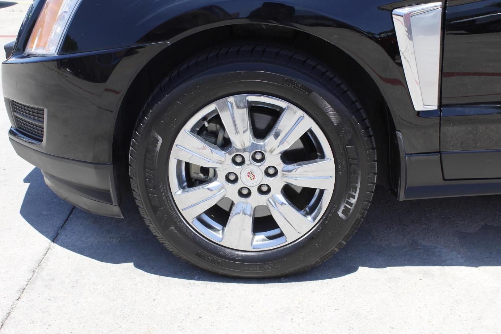 2015 Black Cadillac SRX Luxury Collection (3GYFNBE39FS) with an 3.6L V-6 gasoline direct injection engine, located at 2401 E Main St., Grand Prairie, TX, 75050, (972) 262-4440, 32.748981, -96.969643 - Photo#3