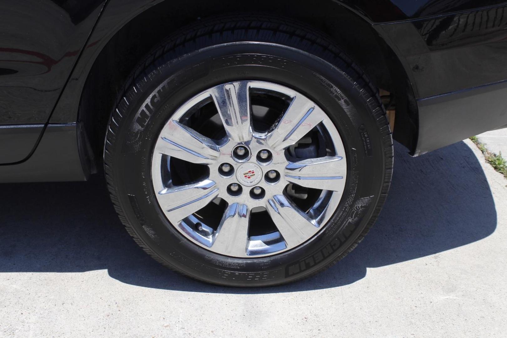 2015 Black Cadillac SRX Luxury Collection (3GYFNBE39FS) with an 3.6L V-6 gasoline direct injection engine, located at 2401 E Main St., Grand Prairie, TX, 75050, (972) 262-4440, 32.748981, -96.969643 - Photo#4