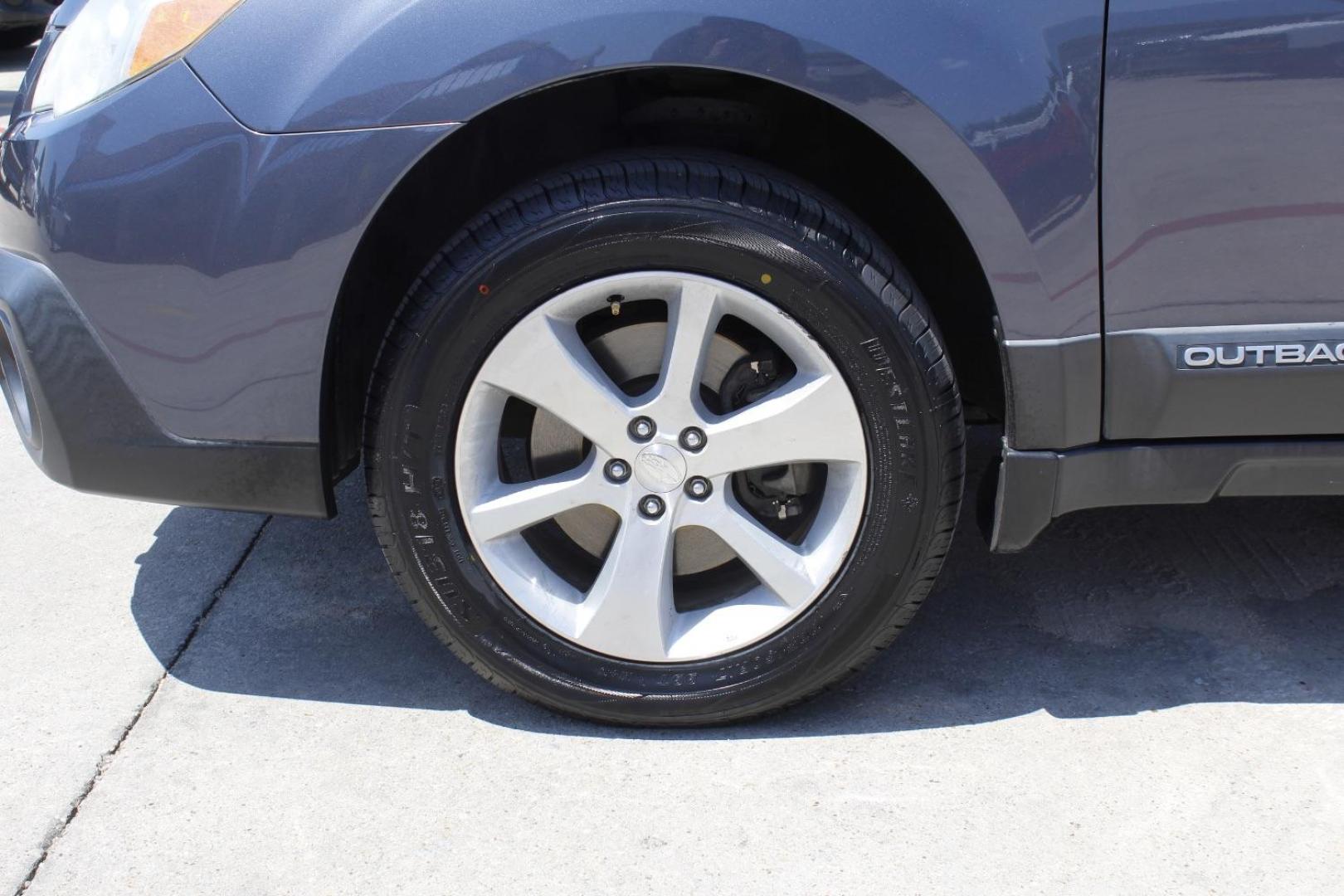 2014 Gray Subaru Outback 3.6R Limited (4S4BRDLC3E2) with an 3.6L H-6 DOHC engine, located at 2401 E Main St., Grand Prairie, TX, 75050, (972) 262-4440, 32.748981, -96.969643 - Photo#3
