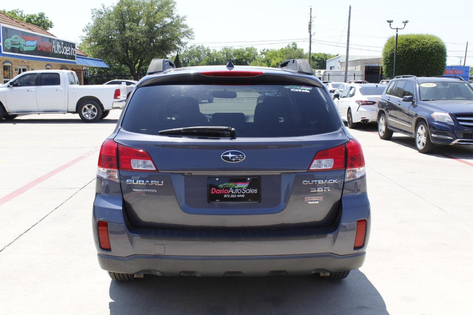 2014 Gray Subaru Outback 3.6R Limited (4S4BRDLC3E2) with an 3.6L H-6 DOHC engine, located at 2401 E Main St., Grand Prairie, TX, 75050, (972) 262-4440, 32.748981, -96.969643 - Photo#5