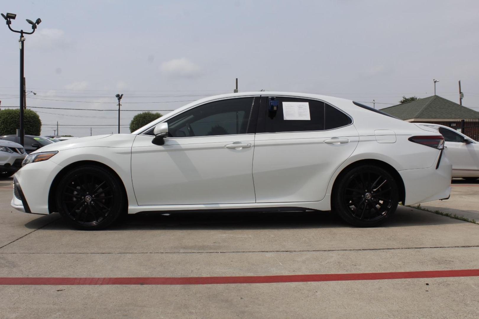 2021 White Toyota Camry XSE (4T1K61AK5MU) with an Dynamic Force 2.5L I-4 port/direct injection engine, located at 2401 E Main St., Grand Prairie, TX, 75050, (972) 262-4440, 32.748981, -96.969643 - Photo#2