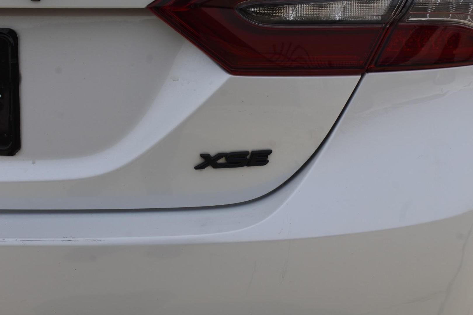 2021 White Toyota Camry XSE (4T1K61AK5MU) with an Dynamic Force 2.5L I-4 port/direct injection engine, located at 2401 E Main St., Grand Prairie, TX, 75050, (972) 262-4440, 32.748981, -96.969643 - Photo#7