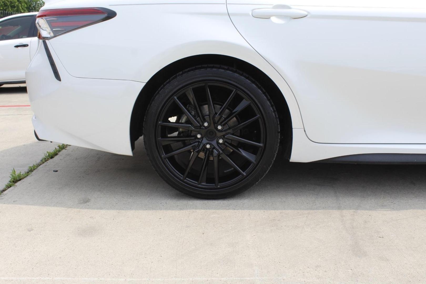 2021 White Toyota Camry XSE (4T1K61AK5MU) with an Dynamic Force 2.5L I-4 port/direct injection engine, located at 2401 E Main St., Grand Prairie, TX, 75050, (972) 262-4440, 32.748981, -96.969643 - Photo#10