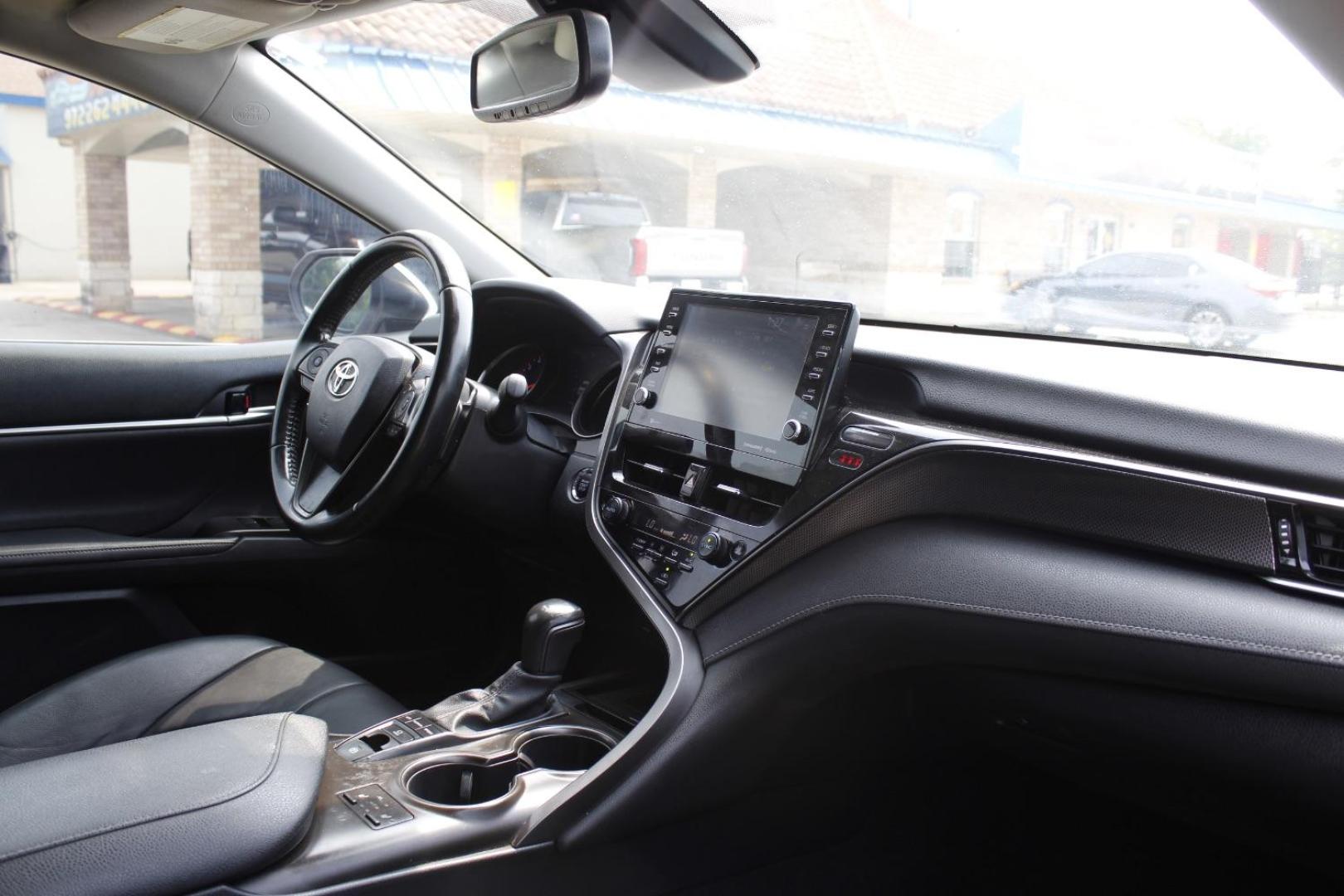 2021 White Toyota Camry XSE (4T1K61AK5MU) with an Dynamic Force 2.5L I-4 port/direct injection engine, located at 2401 E Main St., Grand Prairie, TX, 75050, (972) 262-4440, 32.748981, -96.969643 - Photo#13