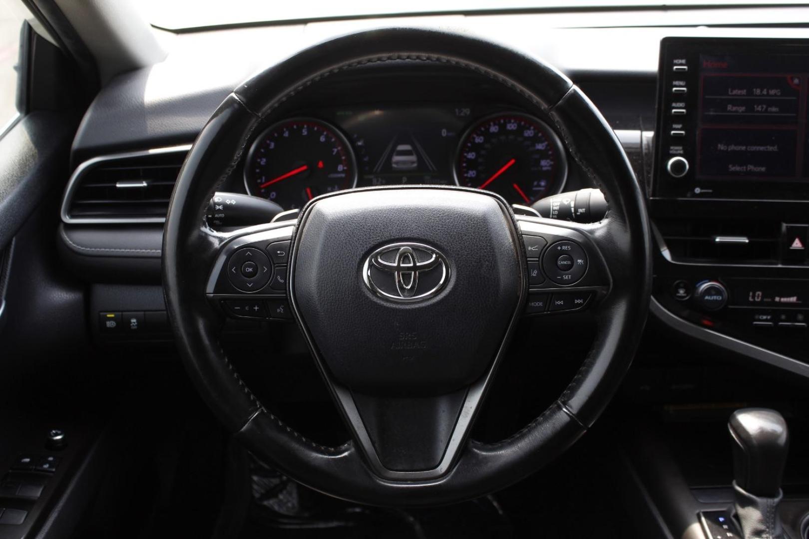 2021 White Toyota Camry XSE (4T1K61AK5MU) with an Dynamic Force 2.5L I-4 port/direct injection engine, located at 2401 E Main St., Grand Prairie, TX, 75050, (972) 262-4440, 32.748981, -96.969643 - Photo#21