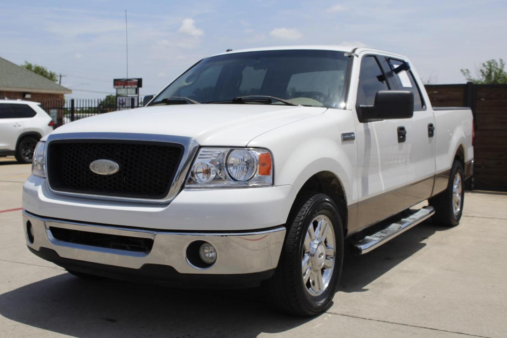 2006 White Ford F-150 XLT | LARIAT (1FTPW12V86K) with an Triton 4.6L V-8 regular unleaded engine, located at 2401 E Main St., Grand Prairie, TX, 75050, (972) 262-4440, 32.748981, -96.969643 - Photo#1
