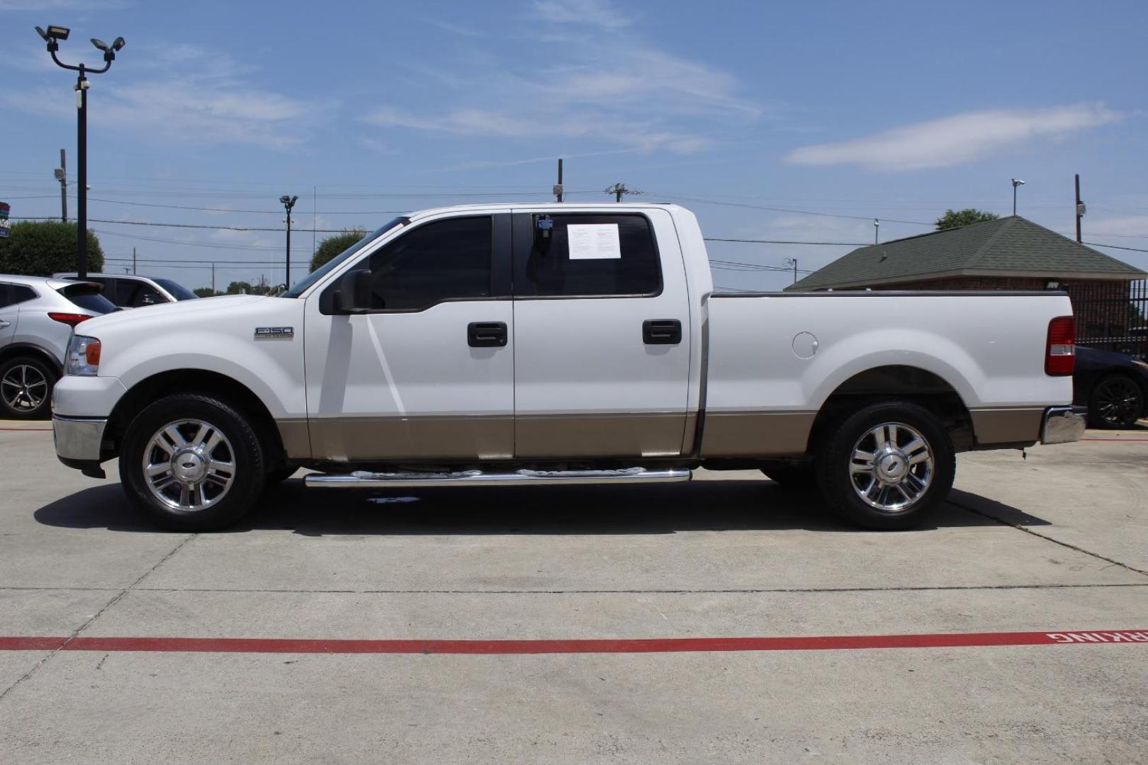 2006 White Ford F-150 XLT | LARIAT (1FTPW12V86K) with an Triton 4.6L V-8 regular unleaded engine, located at 2401 E Main St., Grand Prairie, TX, 75050, (972) 262-4440, 32.748981, -96.969643 - Photo#2