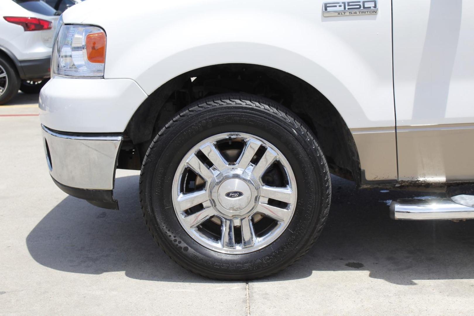 2006 White Ford F-150 XLT | LARIAT (1FTPW12V86K) with an Triton 4.6L V-8 regular unleaded engine, located at 2401 E Main St., Grand Prairie, TX, 75050, (972) 262-4440, 32.748981, -96.969643 - Photo#3