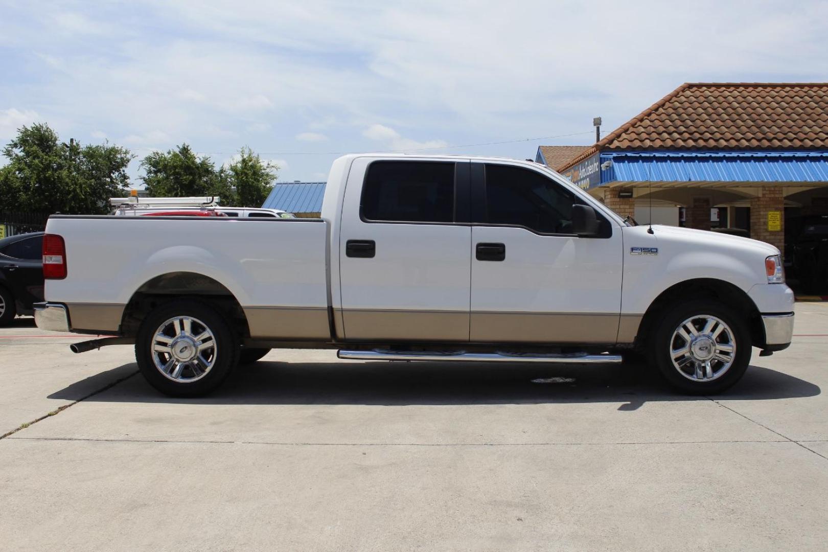 2006 White Ford F-150 XLT | LARIAT (1FTPW12V86K) with an Triton 4.6L V-8 regular unleaded engine, located at 2401 E Main St., Grand Prairie, TX, 75050, (972) 262-4440, 32.748981, -96.969643 - Photo#6