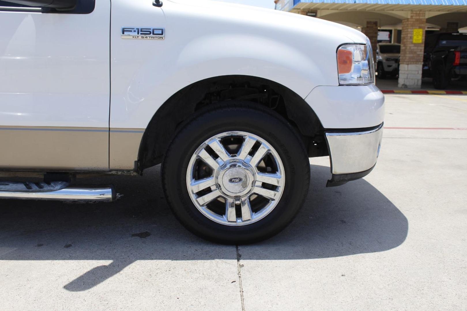 2006 White Ford F-150 XLT | LARIAT (1FTPW12V86K) with an Triton 4.6L V-8 regular unleaded engine, located at 2401 E Main St., Grand Prairie, TX, 75050, (972) 262-4440, 32.748981, -96.969643 - Photo#7