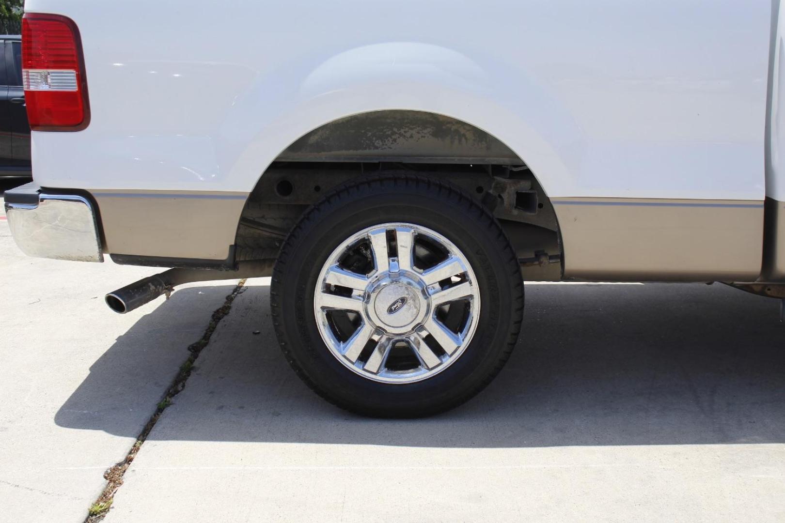 2006 White Ford F-150 XLT | LARIAT (1FTPW12V86K) with an Triton 4.6L V-8 regular unleaded engine, located at 2401 E Main St., Grand Prairie, TX, 75050, (972) 262-4440, 32.748981, -96.969643 - Photo#8
