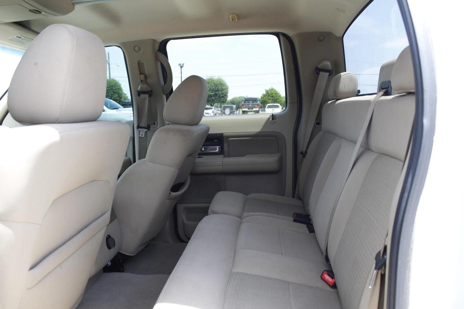 2006 White Ford F-150 XLT | LARIAT (1FTPW12V86K) with an Triton 4.6L V-8 regular unleaded engine, located at 2401 E Main St., Grand Prairie, TX, 75050, (972) 262-4440, 32.748981, -96.969643 - Photo#10