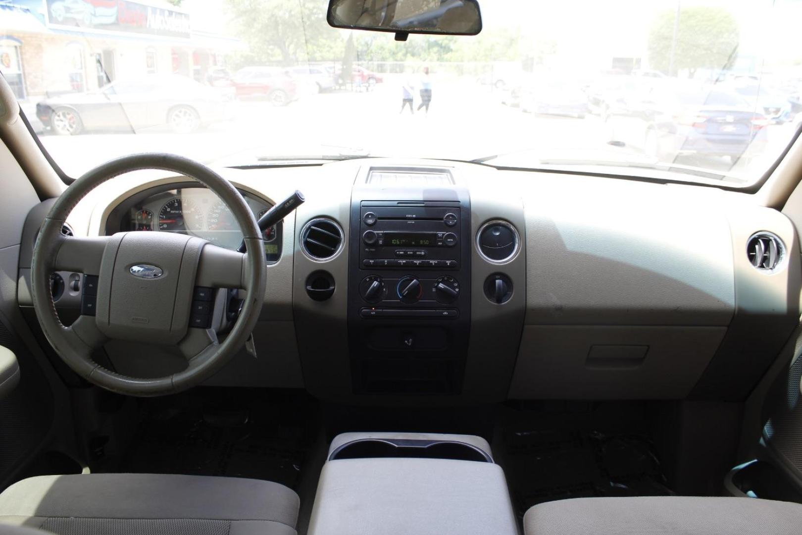 2006 White Ford F-150 XLT | LARIAT (1FTPW12V86K) with an Triton 4.6L V-8 regular unleaded engine, located at 2401 E Main St., Grand Prairie, TX, 75050, (972) 262-4440, 32.748981, -96.969643 - Photo#12