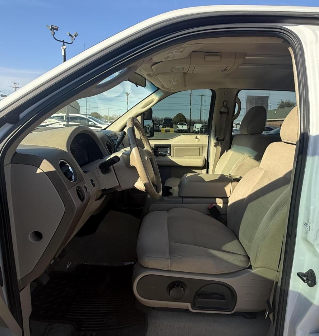 2006 White Ford F-150 (1FTPW12V86K) with an Triton 4.6L V-8 regular unleaded engine, located at 2401 E Main St., Grand Prairie, TX, 75050, (972) 262-4440, 32.748981, -96.969643 - Photo#15