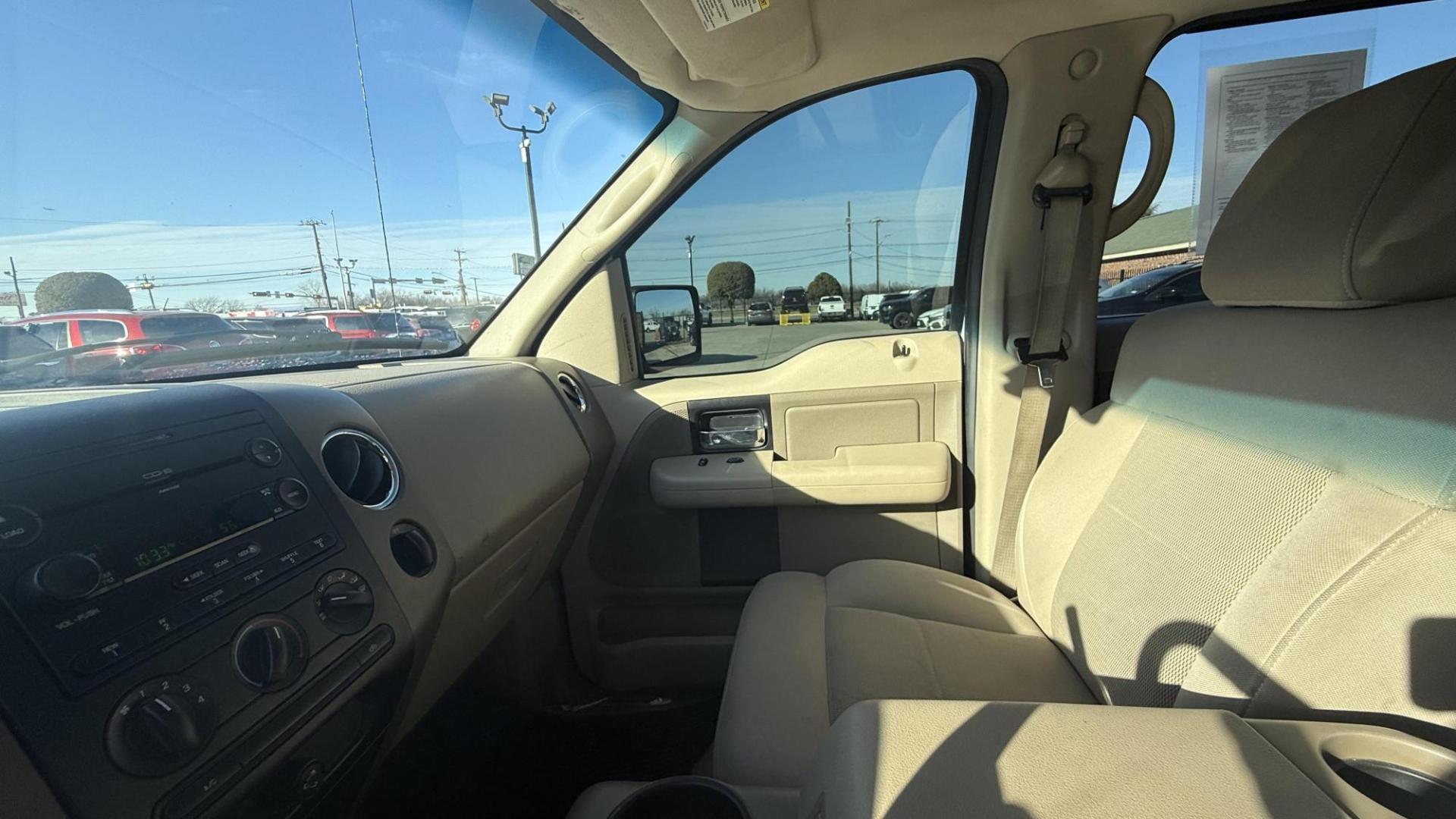2006 White Ford F-150 (1FTPW12V86K) with an Triton 4.6L V-8 regular unleaded engine, located at 2401 E Main St., Grand Prairie, TX, 75050, (972) 262-4440, 32.748981, -96.969643 - Photo#19