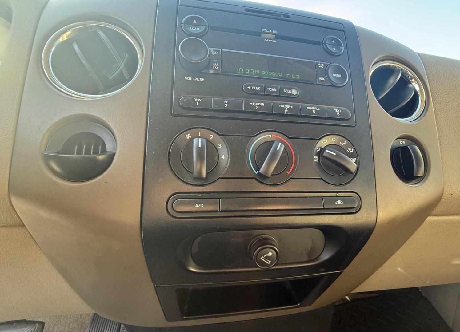 2006 White Ford F-150 (1FTPW12V86K) with an Triton 4.6L V-8 regular unleaded engine, located at 2401 E Main St., Grand Prairie, TX, 75050, (972) 262-4440, 32.748981, -96.969643 - Photo#21