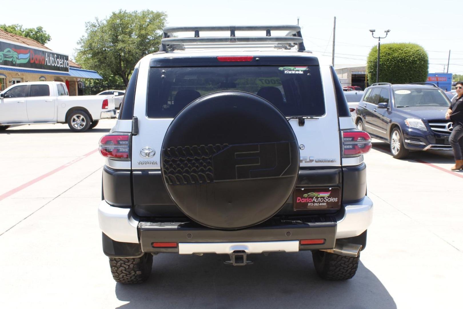 2007 Silver Toyota FJ Cruiser 4WD (JTEBU11F070) , located at 2401 E Main St., Grand Prairie, TX, 75050, (972) 262-4440, 32.748981, -96.969643 - Photo#5