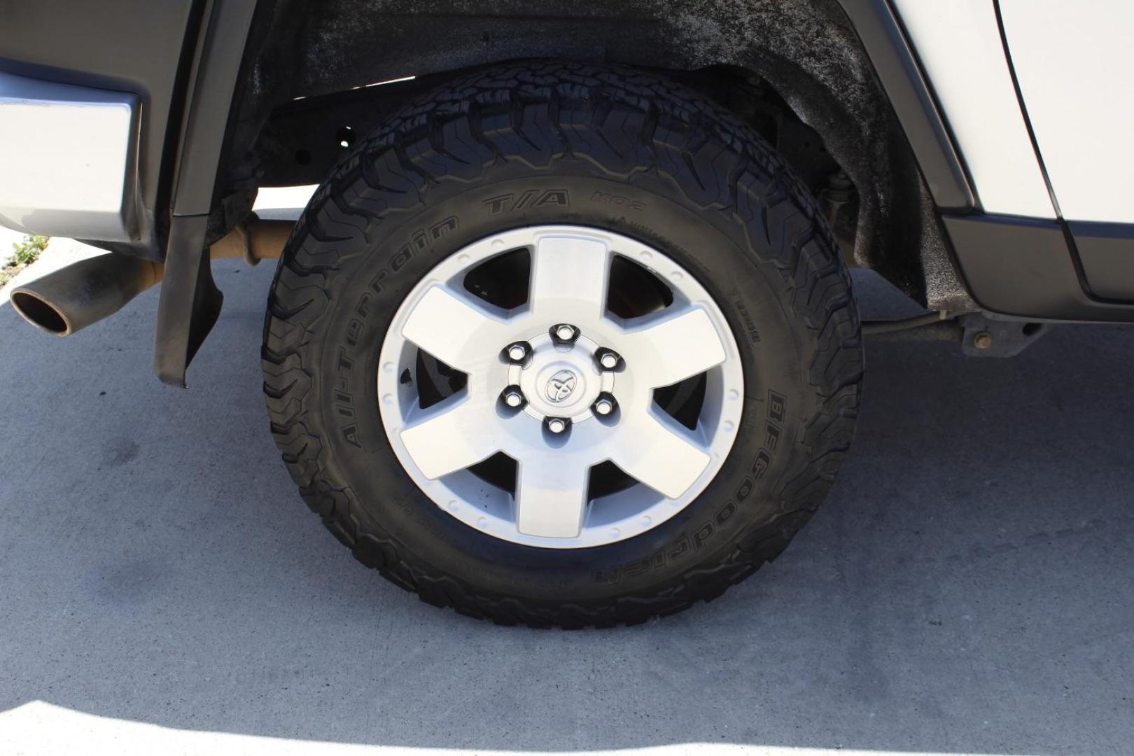 2007 Silver Toyota FJ Cruiser 4WD (JTEBU11F070) , located at 2401 E Main St., Grand Prairie, TX, 75050, (972) 262-4440, 32.748981, -96.969643 - Photo#8
