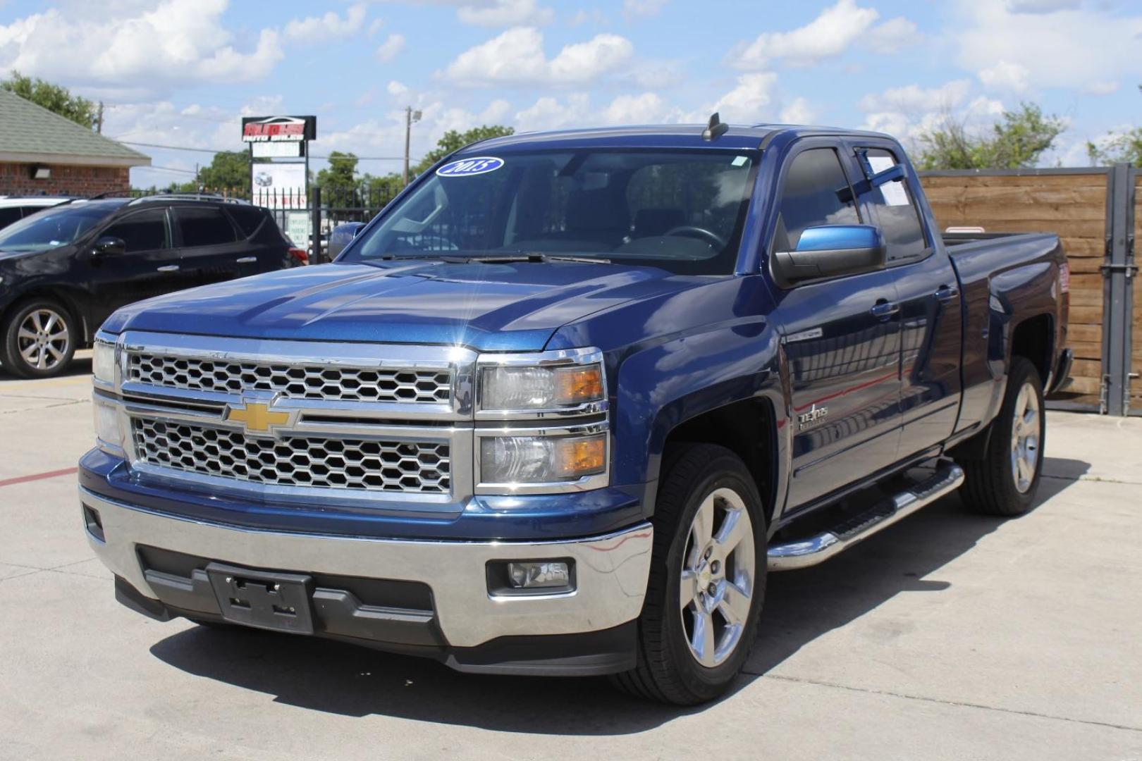 2015 Blue Chevrolet Silverado 1500 1LT (1GCRCREH4FZ) , located at 2401 E Main St., Grand Prairie, TX, 75050, (972) 262-4440, 32.748981, -96.969643 - Photo#1