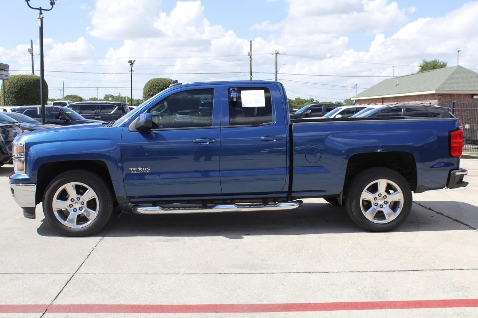 2015 Blue Chevrolet Silverado 1500 1LT (1GCRCREH4FZ) , located at 2401 E Main St., Grand Prairie, TX, 75050, (972) 262-4440, 32.748981, -96.969643 - Photo#2