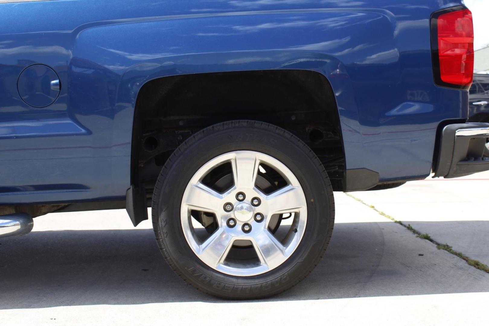 2015 Blue Chevrolet Silverado 1500 1LT (1GCRCREH4FZ) , located at 2401 E Main St., Grand Prairie, TX, 75050, (972) 262-4440, 32.748981, -96.969643 - Photo#4