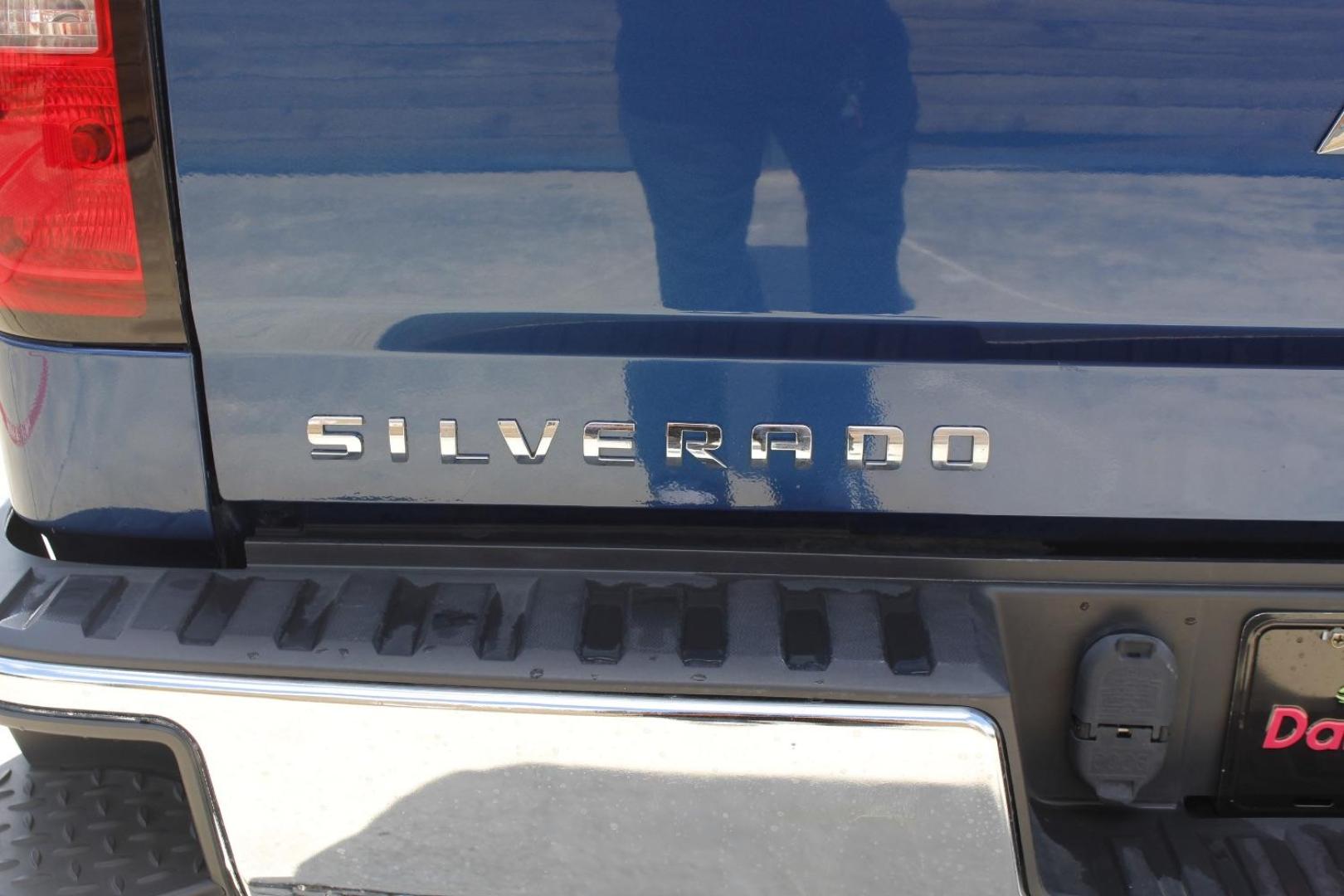 2015 Blue Chevrolet Silverado 1500 1LT (1GCRCREH4FZ) , located at 2401 E Main St., Grand Prairie, TX, 75050, (972) 262-4440, 32.748981, -96.969643 - Photo#5