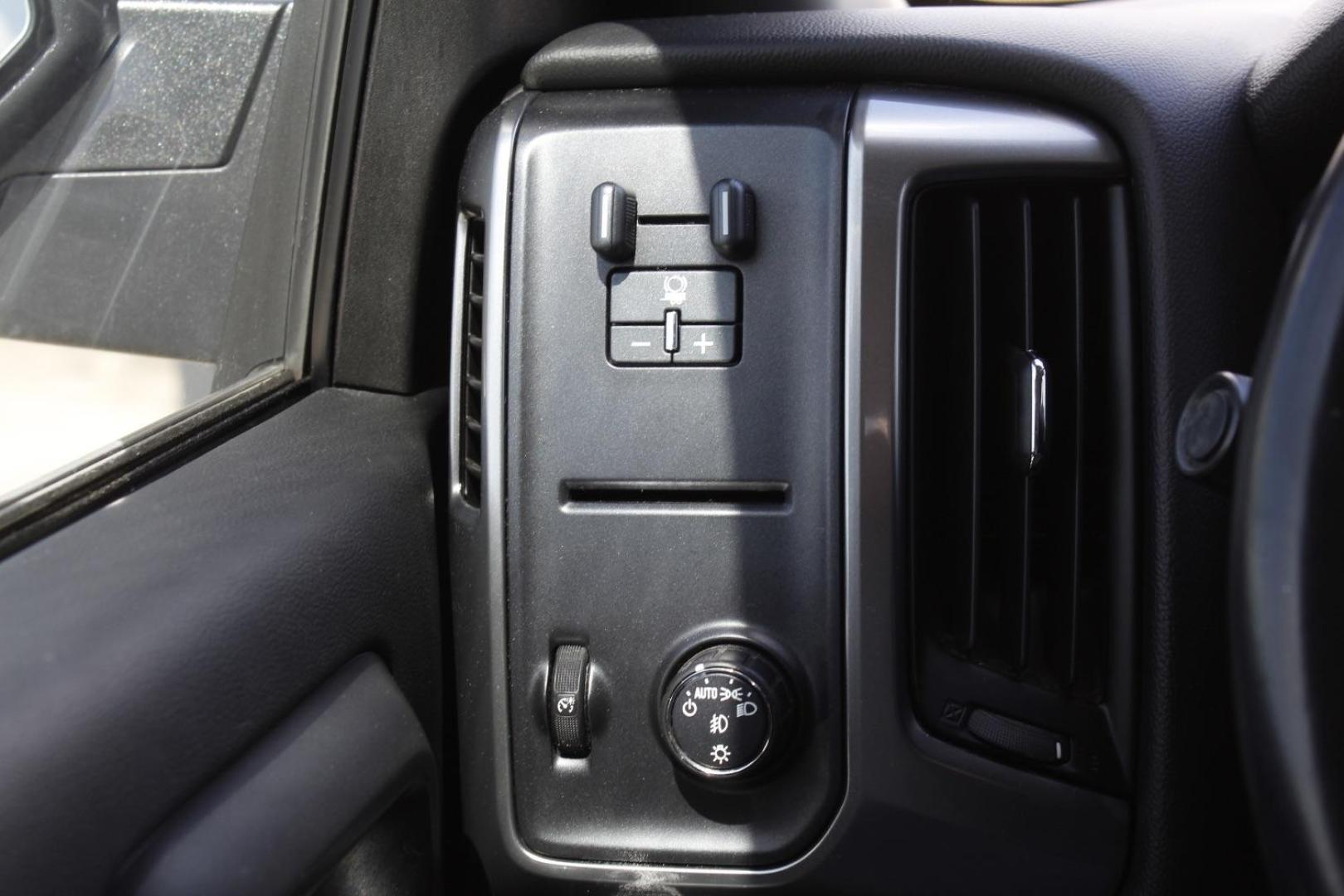 2015 Blue Chevrolet Silverado 1500 1LT (1GCRCREH4FZ) , located at 2401 E Main St., Grand Prairie, TX, 75050, (972) 262-4440, 32.748981, -96.969643 - Photo#20