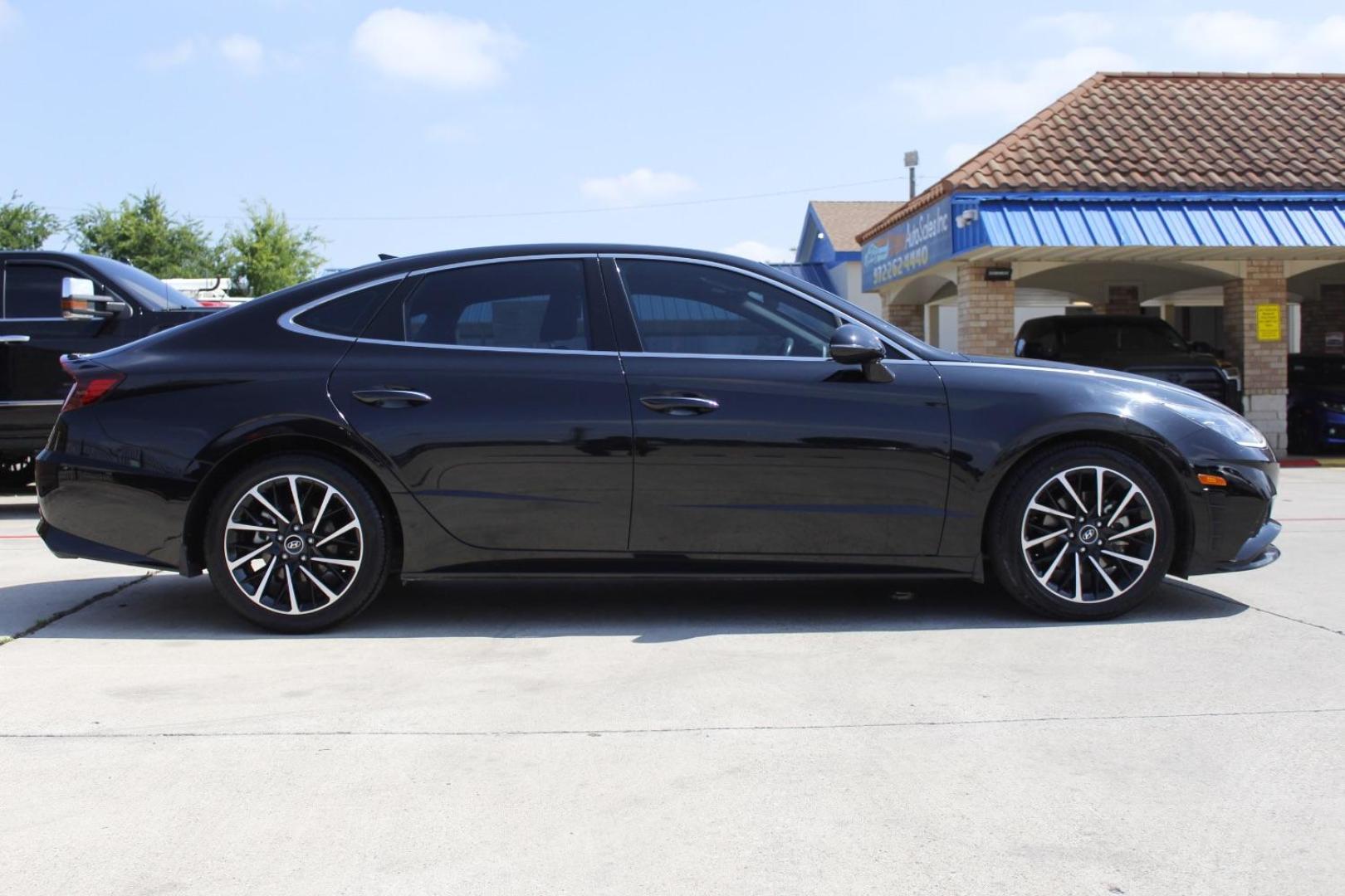 2020 Black Hyundai Sonata SEL Plus (5NPEJ4J24LH) with an Smartstream 1.6L I-4 port/direct injection engine, located at 2401 E Main St., Grand Prairie, TX, 75050, (972) 262-4440, 32.748981, -96.969643 - Photo#8