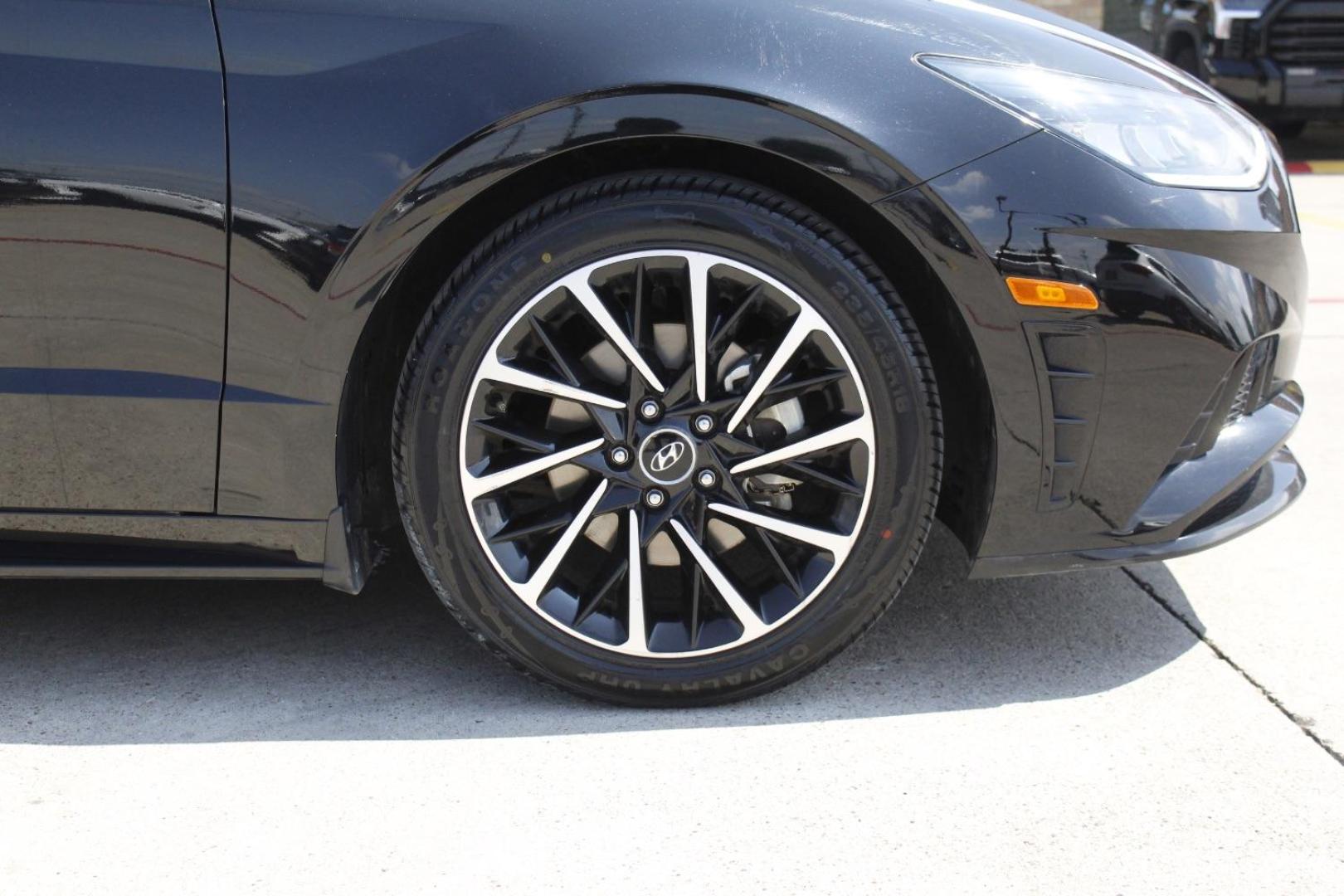 2020 Black Hyundai Sonata SEL Plus (5NPEJ4J24LH) with an Smartstream 1.6L I-4 port/direct injection engine, located at 2401 E Main St., Grand Prairie, TX, 75050, (972) 262-4440, 32.748981, -96.969643 - Photo#9