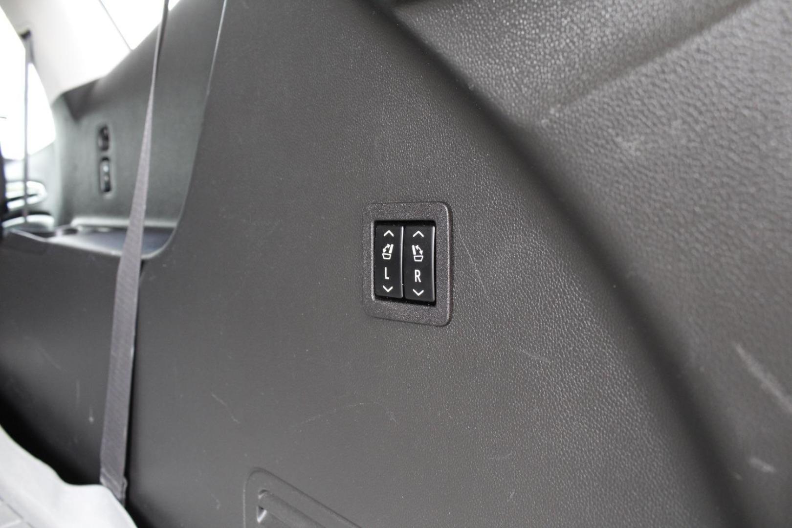 2020 Gray Buick Enclave (5GAERDKW9LJ) with an 3.6L V-6 gasoline direct injection engine, located at 2401 E Main St., Grand Prairie, TX, 75050, (972) 262-4440, 32.748981, -96.969643 - Photo#8