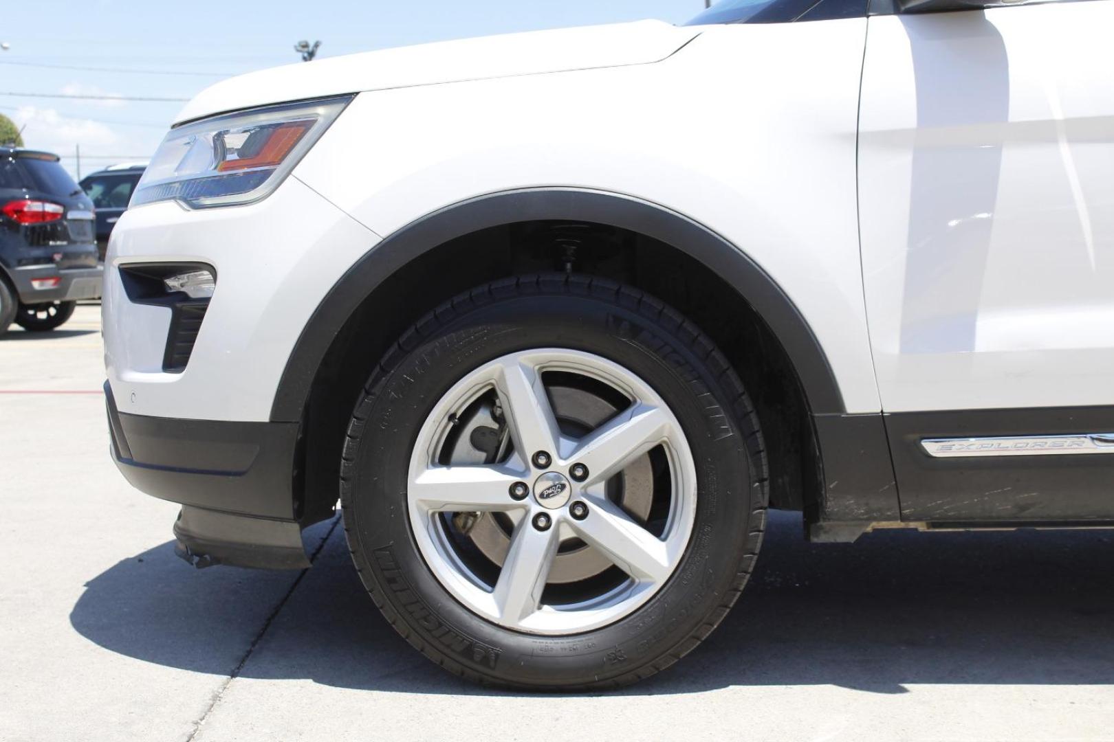 2018 White Ford Explorer XLT (1FM5K7D87JG) with an EcoBoost 2.3L I-4 gasoline direct injection engine, located at 2401 E Main St., Grand Prairie, TX, 75050, (972) 262-4440, 32.748981, -96.969643 - Photo#3