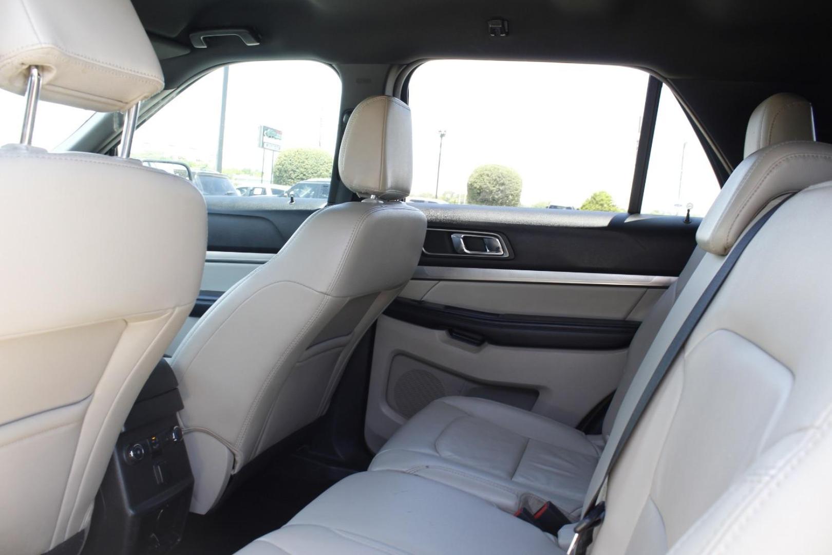 2018 White Ford Explorer XLT (1FM5K7D87JG) with an EcoBoost 2.3L I-4 gasoline direct injection engine, located at 2401 E Main St., Grand Prairie, TX, 75050, (972) 262-4440, 32.748981, -96.969643 - Photo#12
