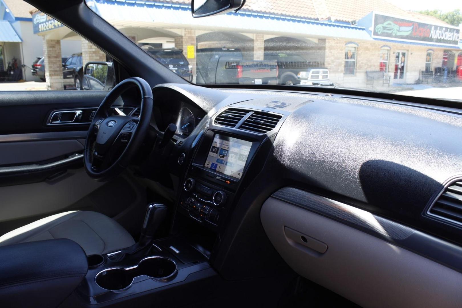 2018 White Ford Explorer XLT (1FM5K7D87JG) with an EcoBoost 2.3L I-4 gasoline direct injection engine, located at 2401 E Main St., Grand Prairie, TX, 75050, (972) 262-4440, 32.748981, -96.969643 - Photo#14