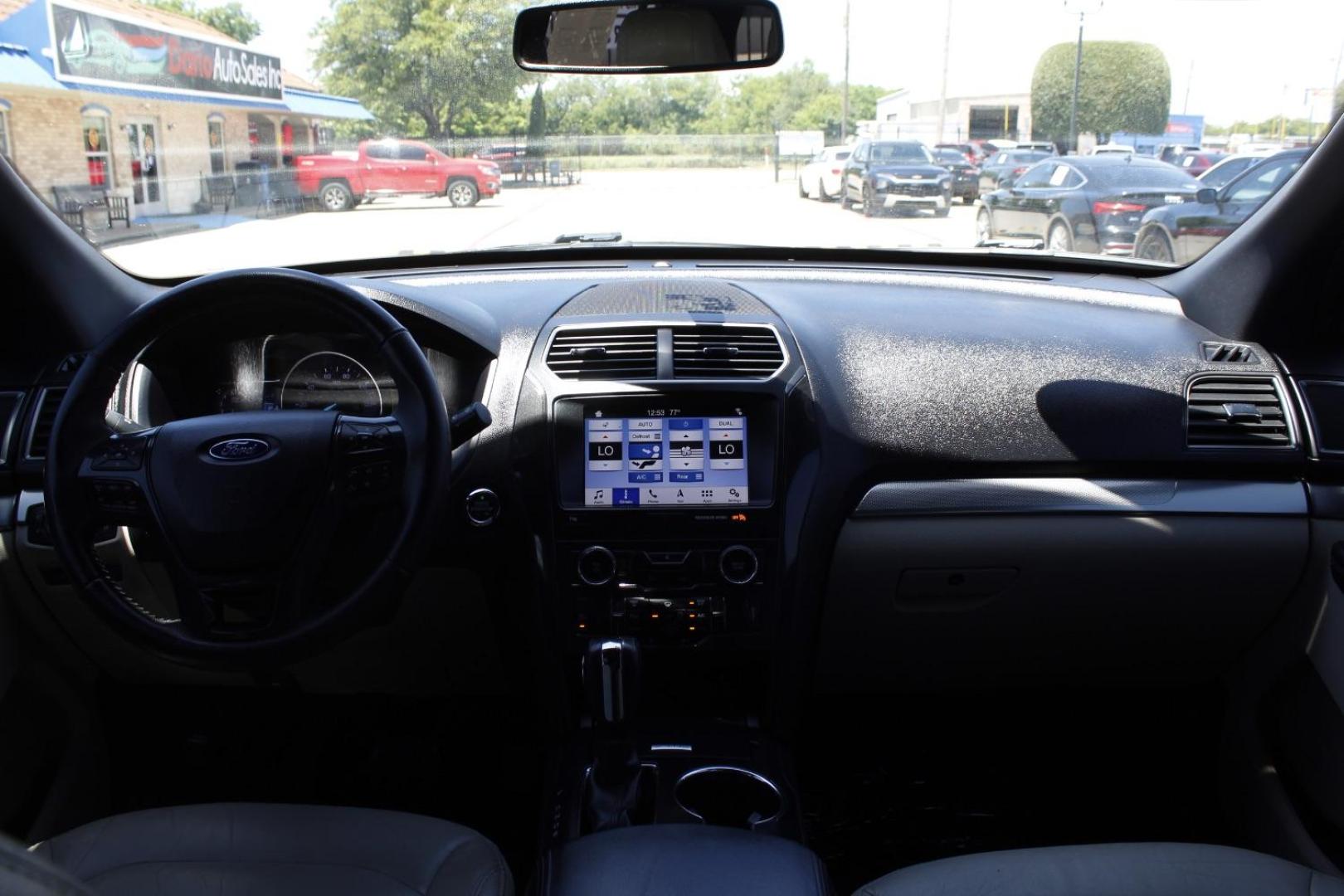 2018 White Ford Explorer XLT (1FM5K7D87JG) with an EcoBoost 2.3L I-4 gasoline direct injection engine, located at 2401 E Main St., Grand Prairie, TX, 75050, (972) 262-4440, 32.748981, -96.969643 - Photo#15
