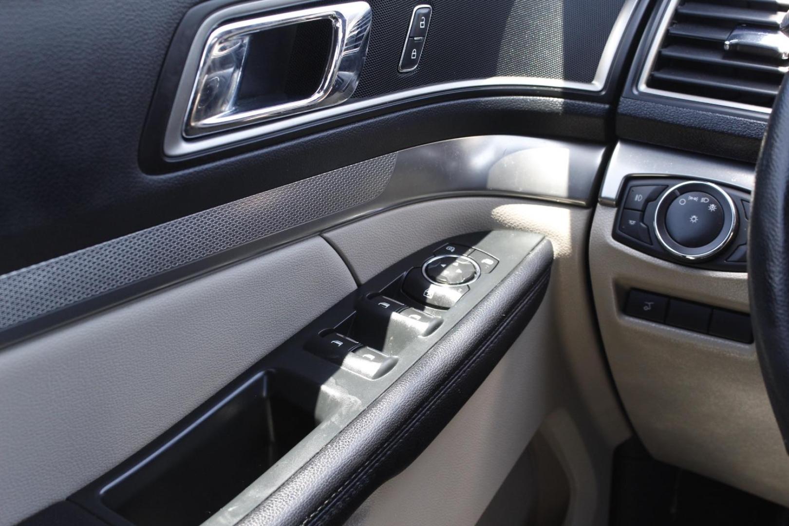 2018 White Ford Explorer XLT (1FM5K7D87JG) with an EcoBoost 2.3L I-4 gasoline direct injection engine, located at 2401 E Main St., Grand Prairie, TX, 75050, (972) 262-4440, 32.748981, -96.969643 - Photo#20