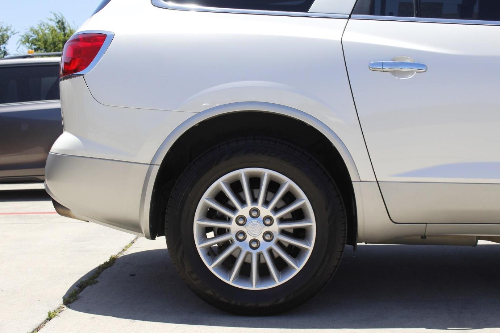 2012 White Buick Enclave Leather (5GAKRCED3CJ) with an 3.6L V-6 gasoline direct injection engine, located at 2401 E Main St., Grand Prairie, TX, 75050, (972) 262-4440, 32.748981, -96.969643 - Photo#11